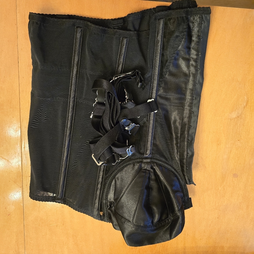 What Katie Did Merry Widow 32E - Picture 4 of 4